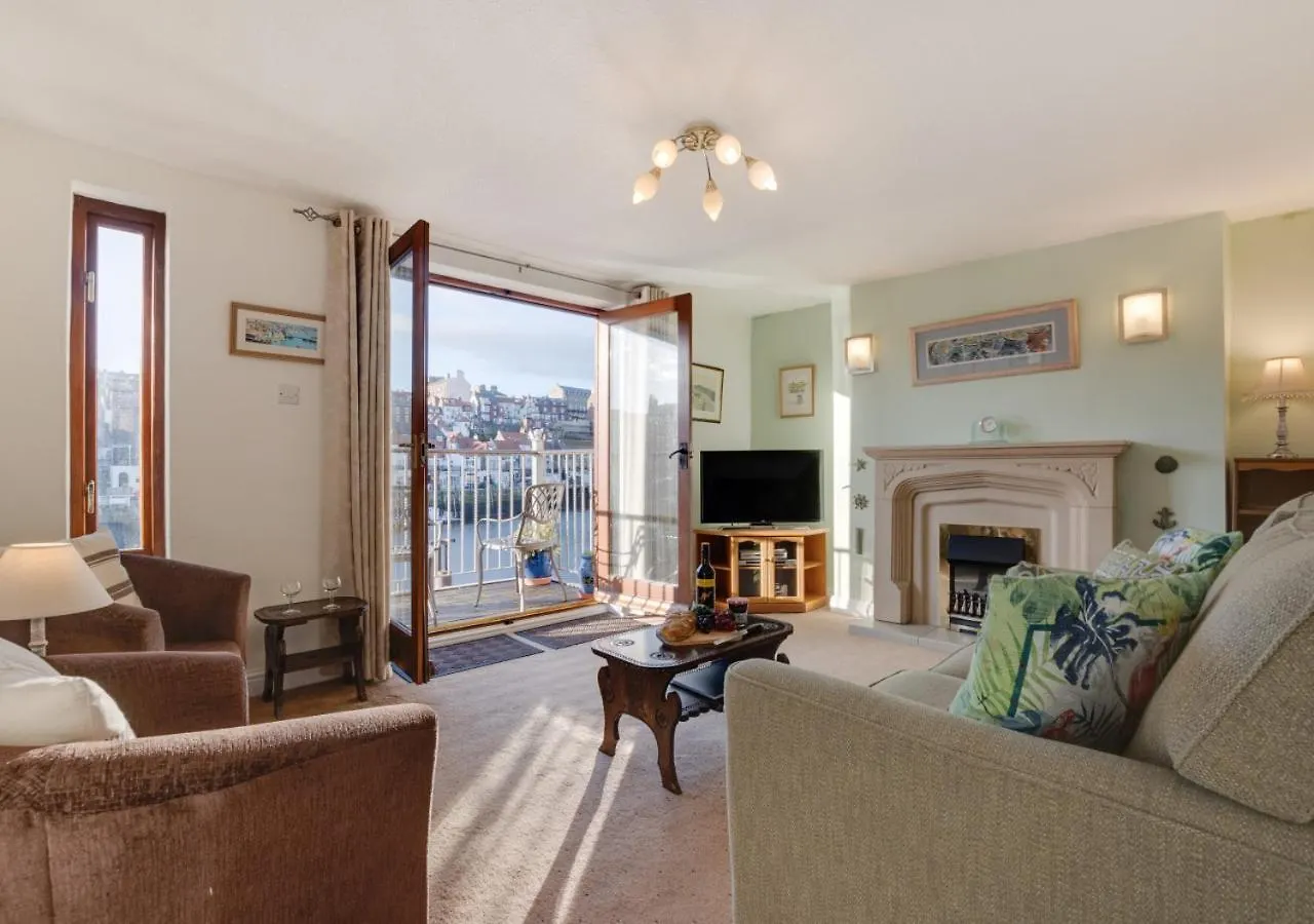 Smugglers Cottage Whitby 0*,